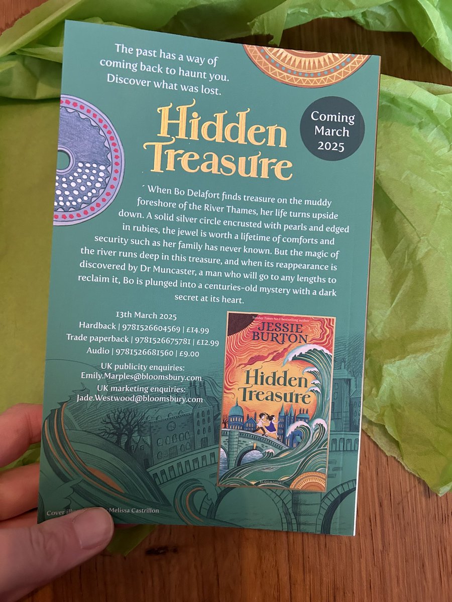 booksfortopics's tweet image. 👑 SUPER EXCITED to get our hands on an early copy of Hidden Treasure - the first middle grade novel from Jessie Burton, coming March 2025z

Thanks @KidsBloomsbury @TheEmilyRose 🙌🥳📚 #ad #hiddentreasure