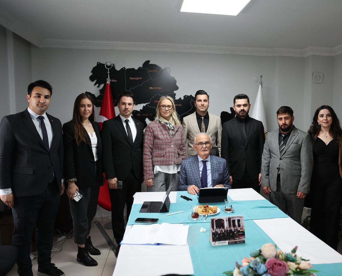 Ceylankoca_'s tweet photo. Ak Parti Genel Başkan Yardımcımız, Yerel Yönetimler Başkanımız Sn. Yusuf Ziya Yılmaz'ı ve Yerel Yönetimler Başkan Yardımcımız, İzmir Milletvekilimiz Sn. Ceyda Bölünmez Çankırı'yı İl Başkanlığı'mızda ağırlayarak değerlendirme toplantımızı gerçekleştirdik. https://t.co/h29Q1E7OtE