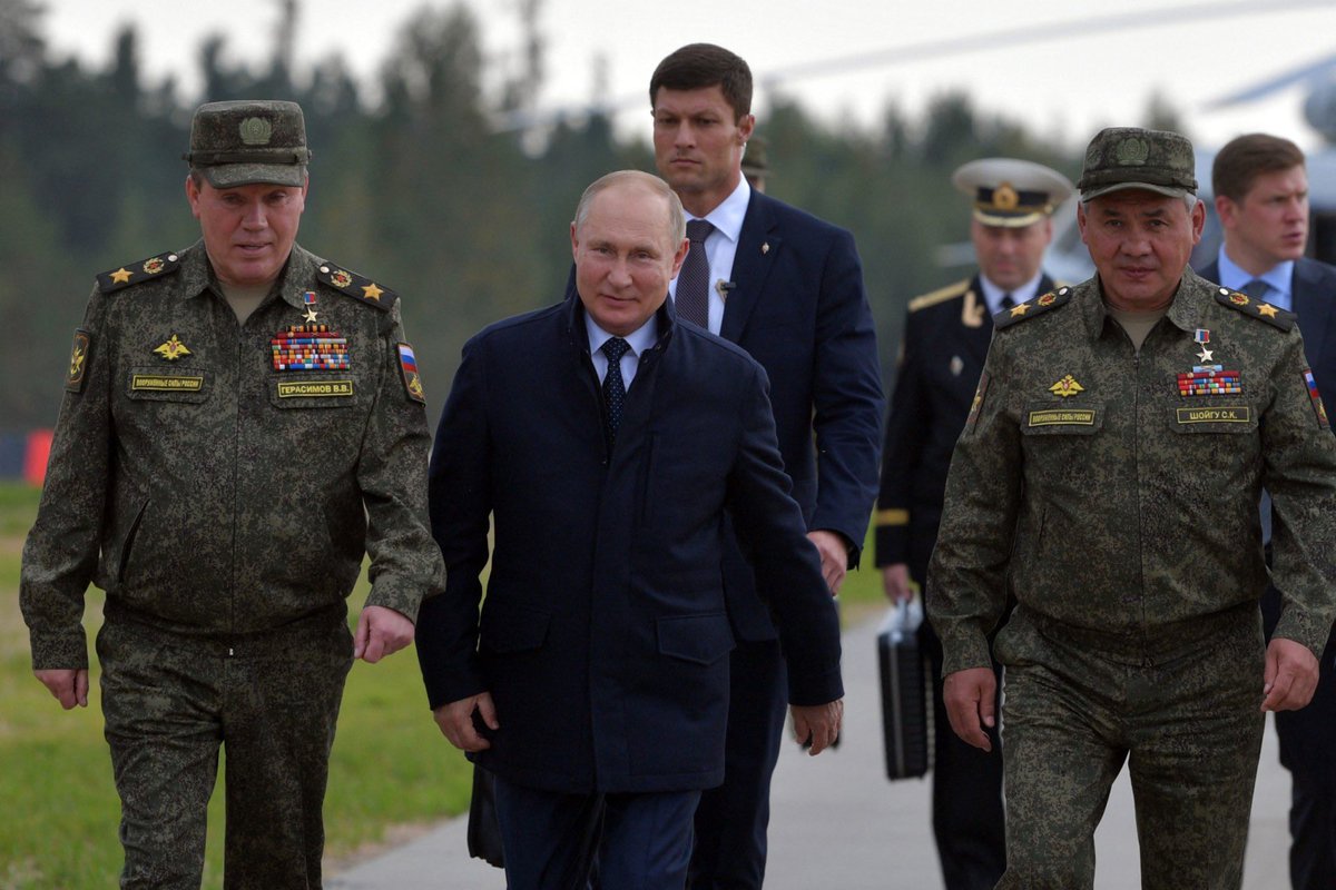 JUST IN: 🇷🇺🇺🇦 Russian President Putin says "we will warn civilians in Ukraine and citizens of other friendly states to leave potential attack zones in advance." 

Russia is preparing to launch a major missile attack on Ukraine.