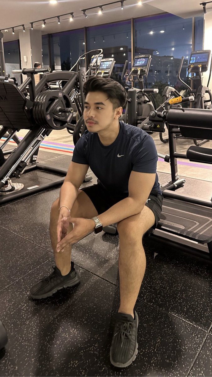 seru ya liat orang gym
beduaan, saling bantu 🙂🙂🙂 aku juga seruu.. nontoninnya 😩