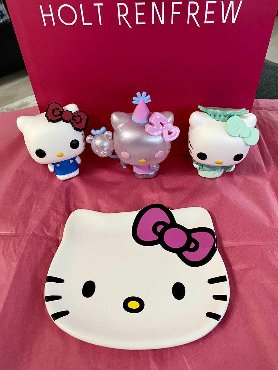 cookiegigan's tweet photo. When I was in @HoltRenfrew at @YorkdaleStyle I saw this Hello Kitty plate in Holtโs Holiday Shop. I knew I would buy it. I have always loved Hello Kitty. Where did I put it? On my dining room table right in between my Hermes,Versace and Fendi plates.๐. #hellokittyplate https://t.co/nLVCEsSTk5
