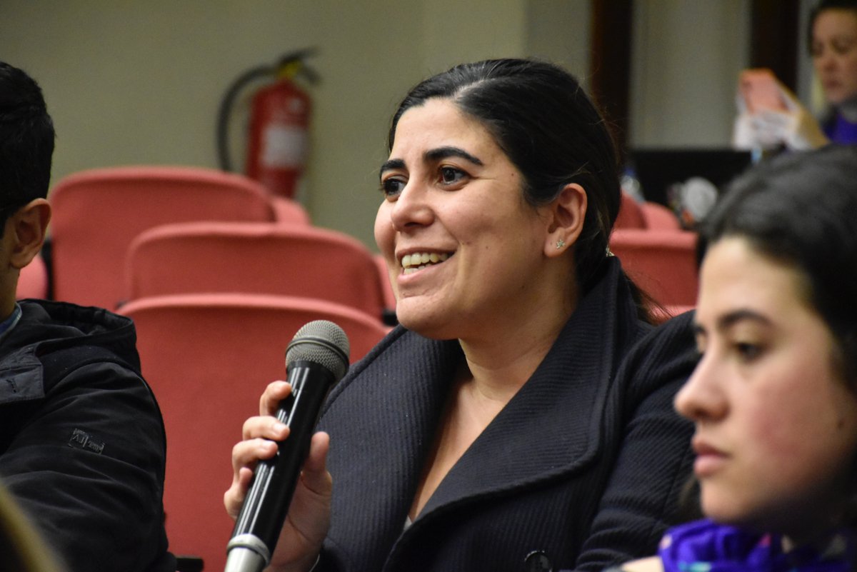 Conferência "Plataformas e atores: integrar inovação, enfrentar desafios"

Participante do público questiona os oradores alertando para o facto dos seus alunos de jornalismo mostrarem-se resistentes a trabalhar com ferramentas tecnológicas apesar de as consumirem.

#8COBCIBER