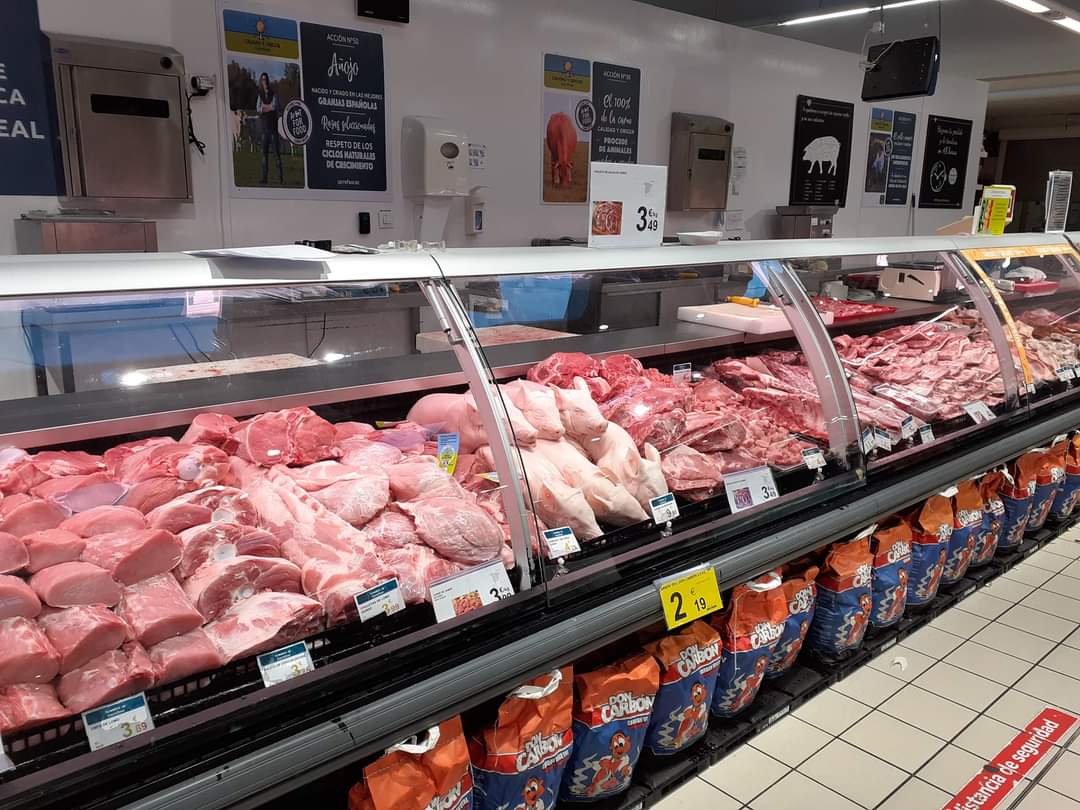 - ¿Y si sale bien?
- Flaco, están vendiendo trozos de vacas sueltas en Carrefour