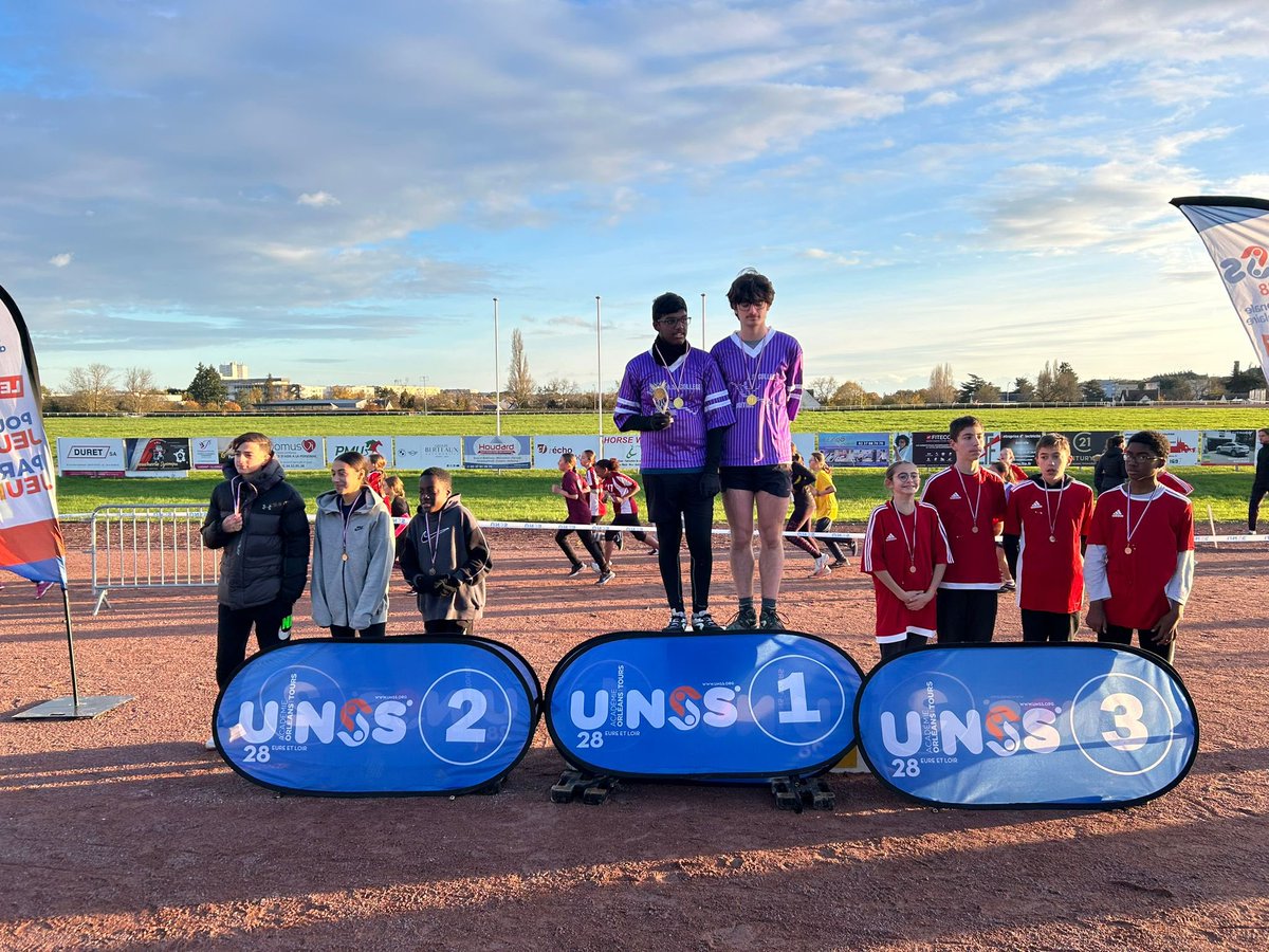 Championnat Départemental de Cross 2024

Retour sur la course Sport Partagé Collèges et Lycées. 

Les relayeurs qui franchissent ensemble l’arrivée, belle démonstration de partage et d’entraide ! 👏🏻

📸 THOMELIN M. 

<a href="/UnssOrleans_SR/">UNSS Orléans-Tours</a> <a href="/unss/">UNSS_National</a> 
<a href="/dsden28/">DSDEN d’Eure-et-Loir - Académie d’Orléans-Tours</a> <a href="/ac_orleanstours/">Académie d'Orléans-Tours</a>
<a href="/FFHandisport/">FFHandisport</a>