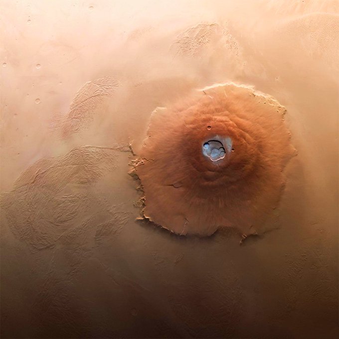 Stunning View of Olympus Mons on Mars
NASA