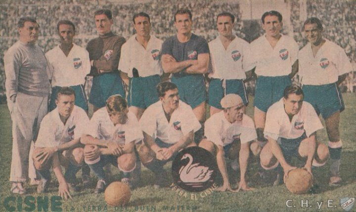 VSportsTM's tweet photo. Un 21 de noviembre, pero de 1943, Nacional 🟦⬜️🟥 lograba el Quinquenio de Oro. Fue 3-1 vs. Peñarol y conquista del Campeonato Uruguayo 🇺🇾 por quinta vez consecutiva. El goleador en todos esos torneos fue el mismo: Atilio García 🇦🇷. https://t.co/tMTs2vmbzB
