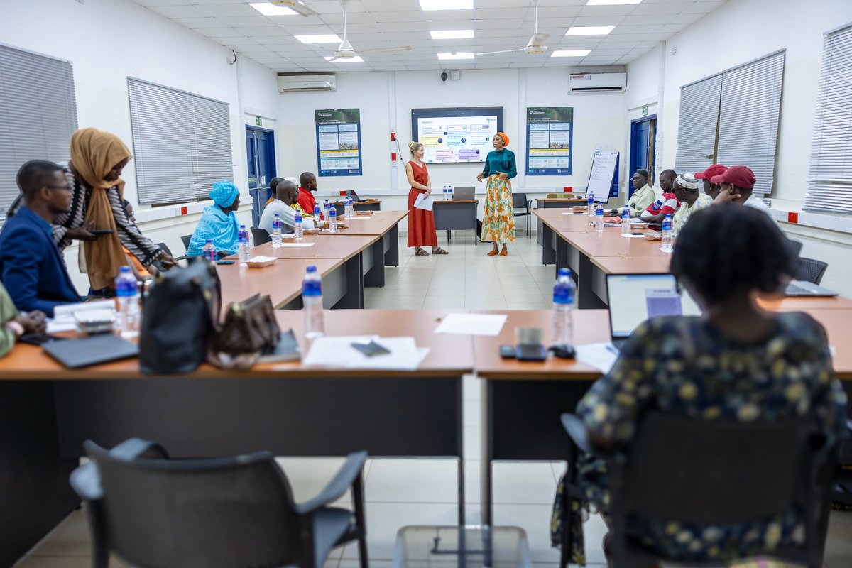 mrcunitgambia's tweet image. Today, the #Fractures-E3 Stakeholders meeting is engaging traditional bone setters (TBS) in collaboration with @BristolUni &amp;amp; @unisouthampton with the aim to improve fracture care in The #Gambia

This meeting seeks to strengthen relations between TBS, researchers &amp;amp; health workers.