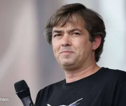 8. Verhandlungstag Michael Ballweg
Befragt wurde heute Steuerfahnder Marco Mayer, eine Schlüsselfigur. Highlights:

▪️Wie haben Sie den angeblichen Gewinn aus Demos ermittelt? - Es war eine Schätzung.
▪️Wann haben Sie begonnen, diese Schätzung zu berechnen? - Im Dezember 2022.