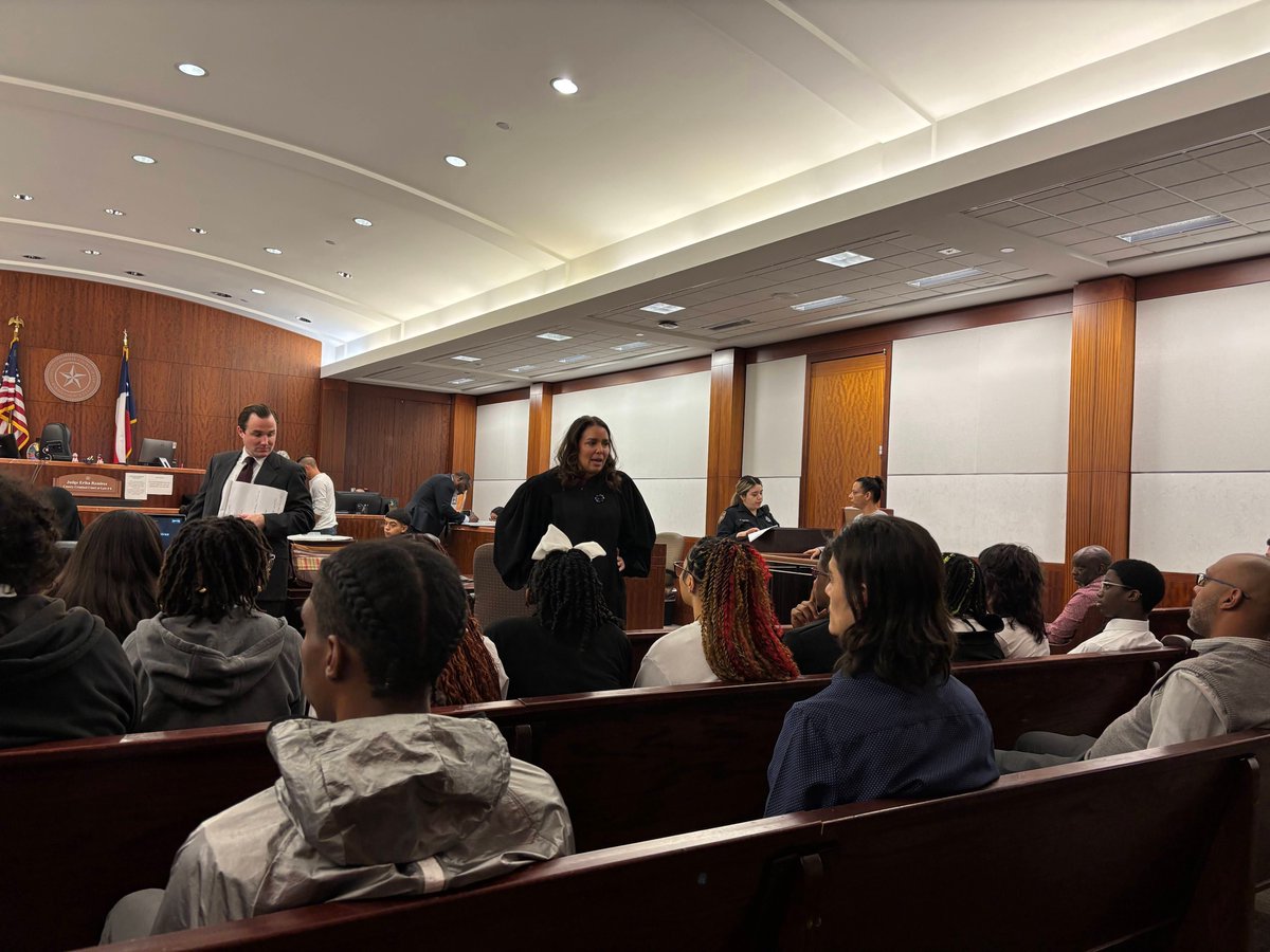 SpringISD_CTE's tweet image. Spring High School&apos;s Law Enforcement classes had an eye-opening visit to the Harris County Courthouse! Students got a firsthand look at the &quot;Who We Are and What We Do&quot; program, showcasing a day in the life of the Harris County Courts and Systems. #SpringISDCTE #LawEnforcement