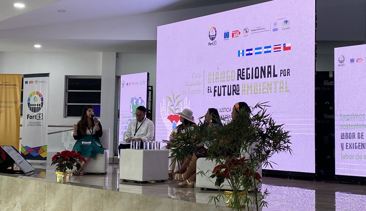Nos encontramos trabajando en red con defensores y defensoras del medio ambiente en el Diálogo Regional por el Futuro Ambiental #AcuerdoDeEscazú Asisten personas de Guatemala, Honduras, El Salvador, Costa Rica y Chile. La democracia empieza con el diálogo.