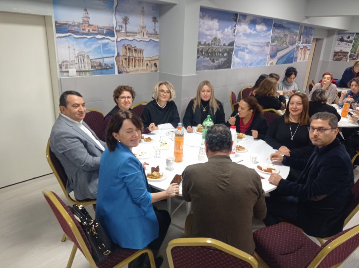 GaziogluMacide's tweet photo. Cavit Çağlar Ortaokulu 24 Kasım Öğretmenler Gününü Kutladık. Allah birliğimizi dirliğimizi daim etsin..Bu güzel ve anlamlı programı hazırlayan okul aile birliğimize teşekkür ederiz. Tüm öğretmenlerimizin öğretmenler günü kutlu olsun.. Başarının adresi Cavit Çağlar Ortaokulu 🇹🇷🏆 https://t.co/jNMpFeTcO4