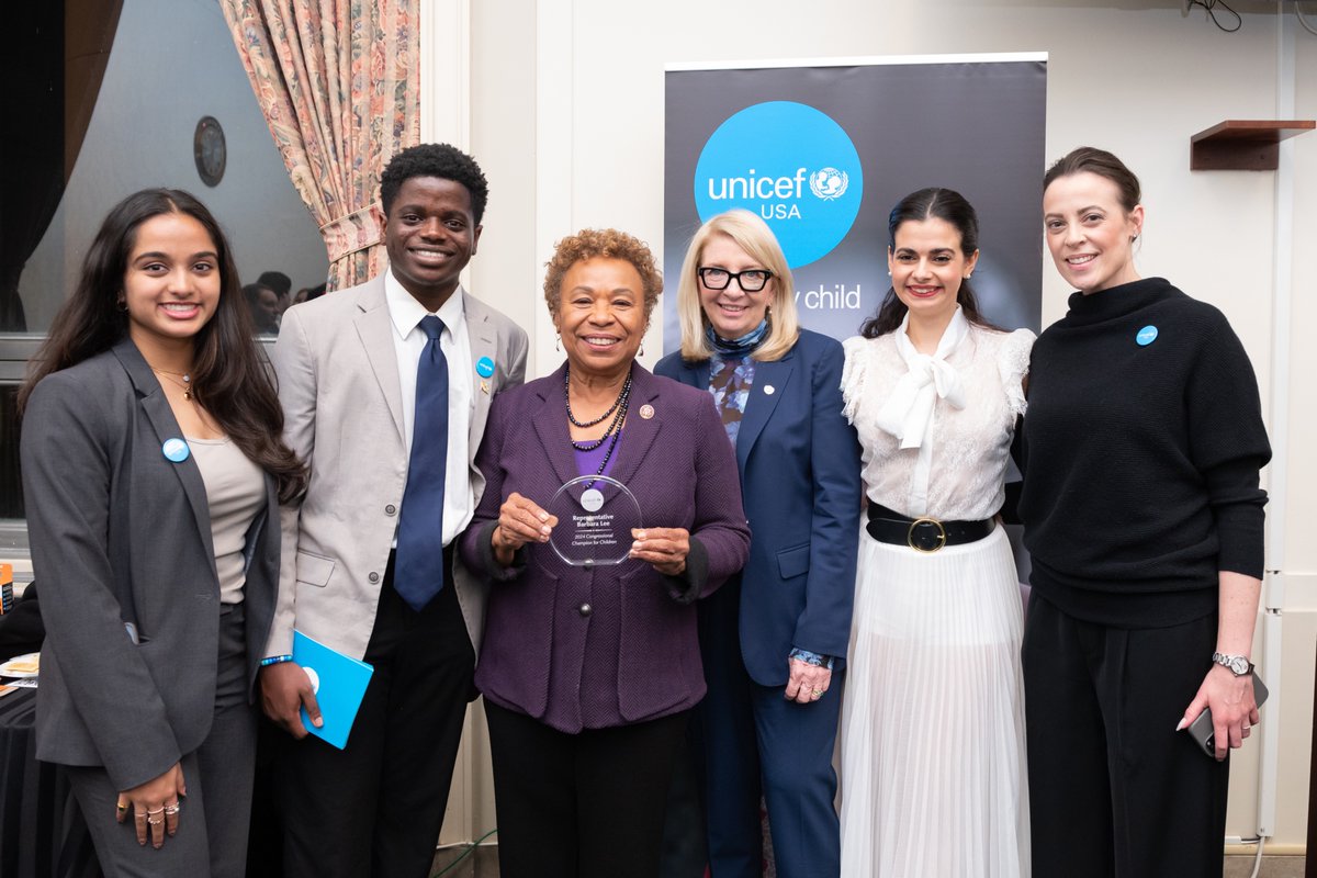 RepBarbaraLee's tweet photo. Thank you to @UNICEFUSA for honoring me with their Congressional Award, and for all the work UNICEF and UNICEF USA do to serve children and their families everywhere.

I look forward to continuing to partner with you as we fight for the rights and dignity of every human being. https://t.co/gIdIxk00DD