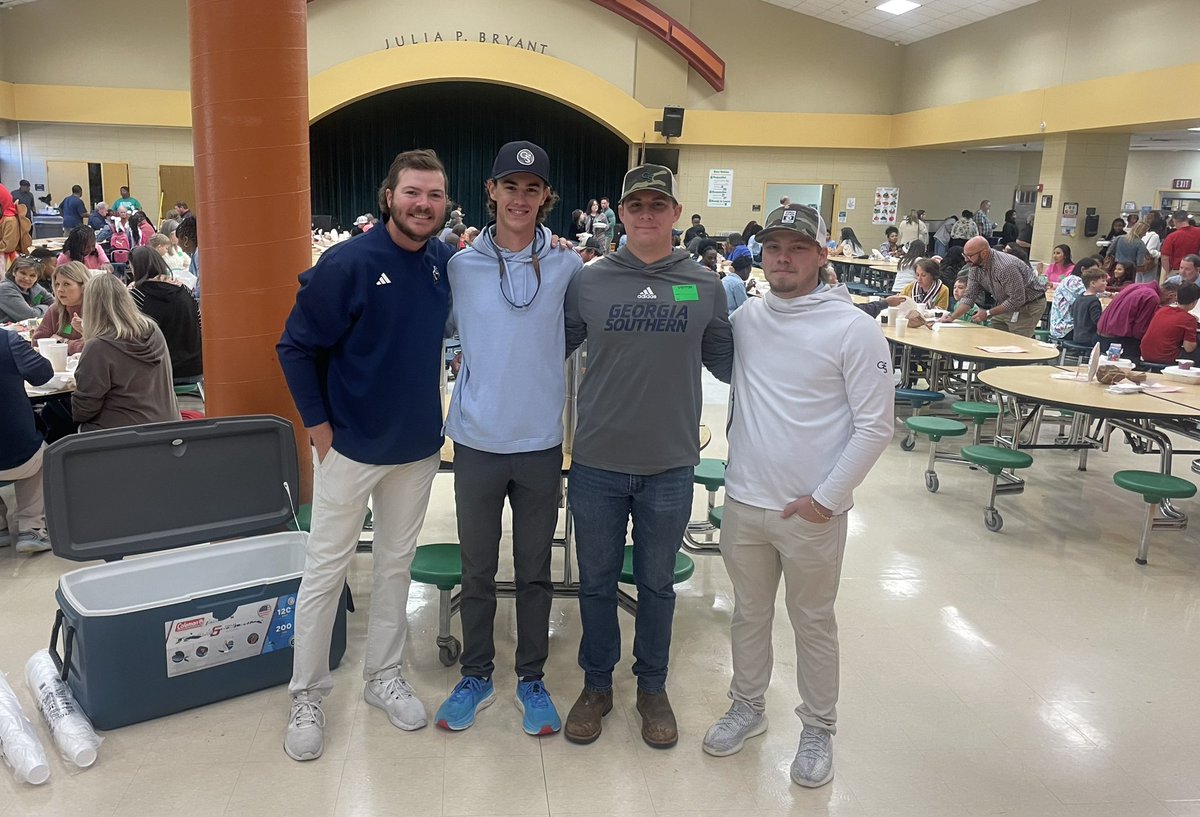 GSAthletics APEX (@gsathleticsapex) on Twitter photo Great community service event today helping out at JPBryant elementary Thanksgiving lunch! Special thanks to <a href="/GSAthletics_SB/">Georgia Southern Softball</a> <a href="/GaSouthernGolf/">GS Men's Golf</a> for coming out! #servantleadership Great community service event today helping out at JPBryant elementary Thanksgiving lunch! Special thanks to <a href="/GSAthletics_SB/">Georgia Southern Softball</a> <a href="/GaSouthernGolf/">GS Men's Golf</a> for coming out! #servantleadership