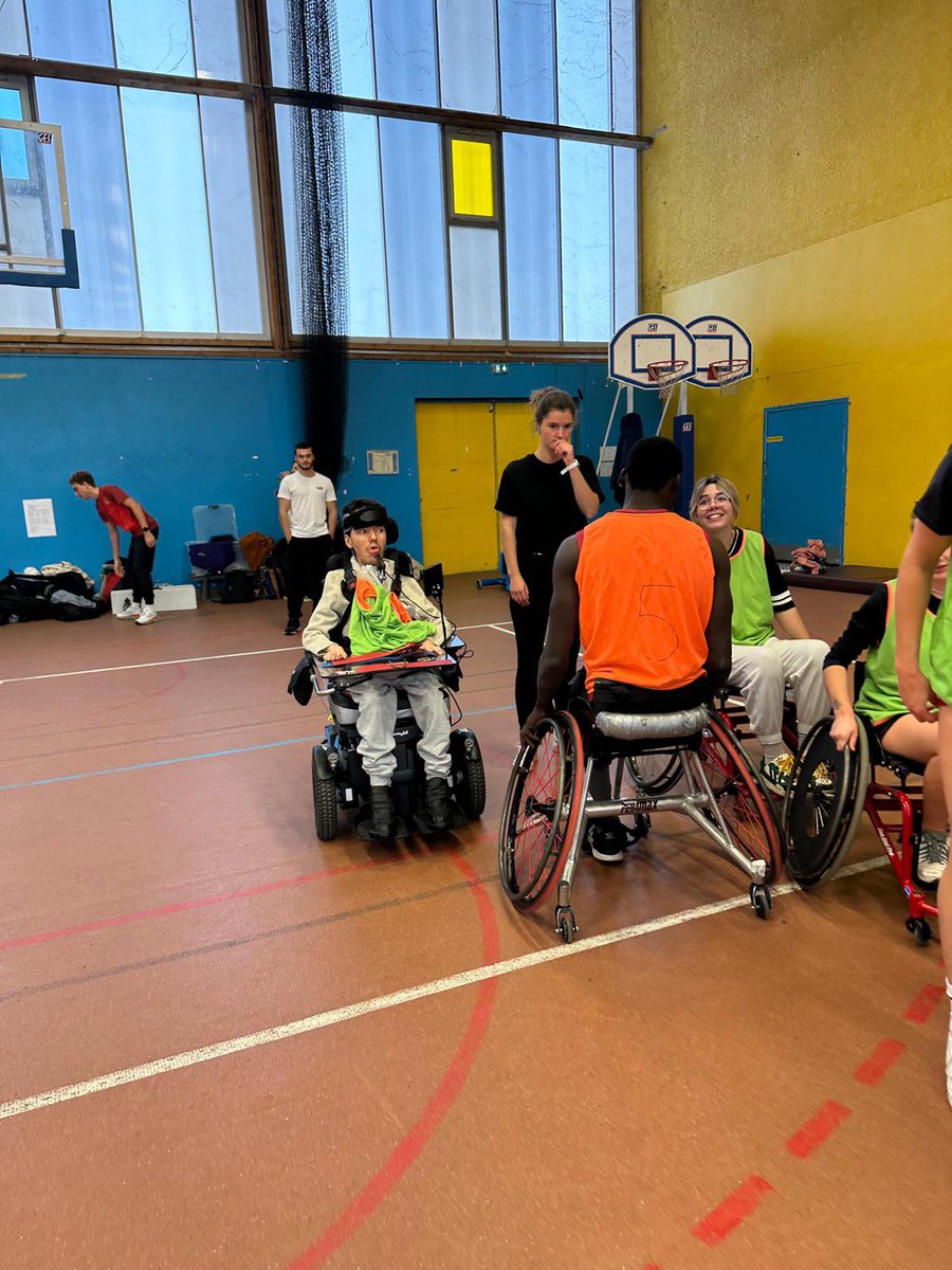 fred4307's tweet photo. Encore une après midi inoubliable de partage💪tournoi de basket fauteuil @UnivLyon1 #ufrstaps #inclusion #eapaunevaleursure #licence #apa #Basket #suaps @FFSportU https://t.co/t8KJnArkpn
