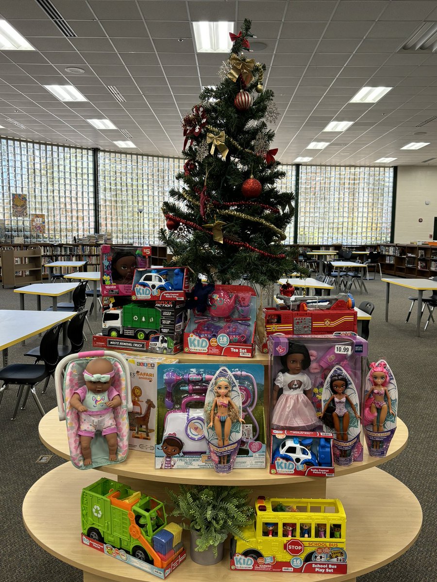 The Lady Bears showed up to
support Mana from Above Toy Drive! So proud of them. <a href="/TheGriffinBears/">Griffin High School Athletics</a>