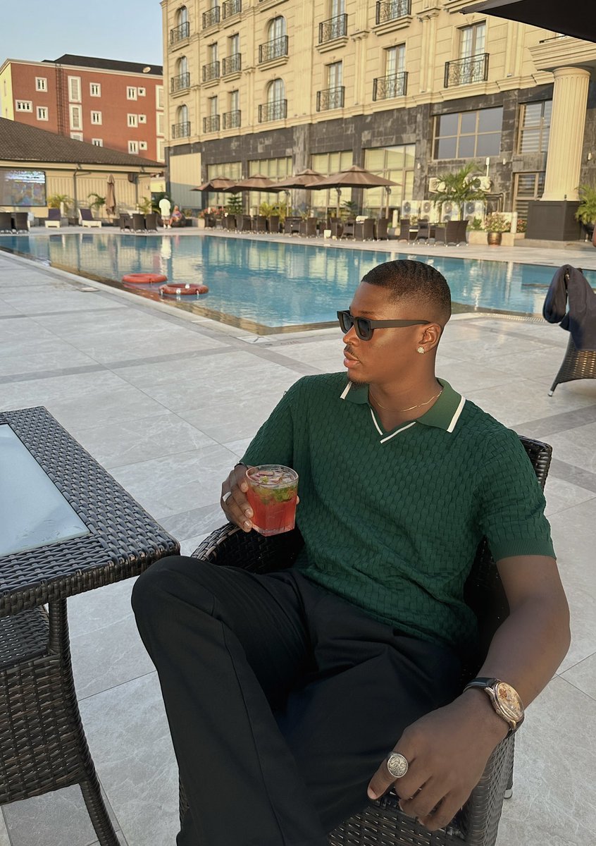 Tambarii_'s tweet photo. keepin’ it simple 💚🍸 https://t.co/xyLGJsqZmE