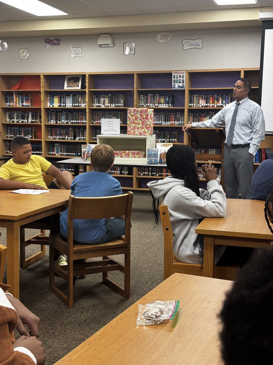 Rogene Worley MS (@worleytigers) on Twitter photo Great day with dads visiting us and sharing their knowledge and experience. #FR2024
<a href="/MISD_PFE/">Mansfield ISD-Parent & Family Engagement</a> Great day with dads visiting us and sharing their knowledge and experience. #FR2024
<a href="/MISD_PFE/">Mansfield ISD-Parent & Family Engagement</a>
