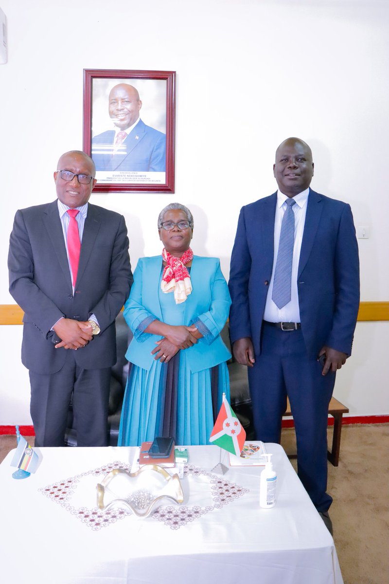 msp_burundi's tweet photo. Le Ministre Dr @Lydwinebara a reçu en audience =ment ce 21/11/2024, #Elly #Chemy,Directeur des Programmes à #CURE #INTERNATIONAL #CHILDREN'S #HOSPITAL.#Elly venait présenter son projet de construire un #hôpital pr la #chirurgie #orthopédique surtout pour les enfants de 0-18 ans. https://t.co/rmEi5EcFFc