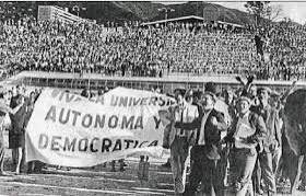 fevemaestros's tweet photo. El #DiadelEstudianteUniversitario es un homenaje a todos los valientes universitarios venezolanos que salieron a la calle el 21 de noviembre de de 1957  para reivindicar sus derechos educativos y la democracia. https://t.co/N0saLqmnYu