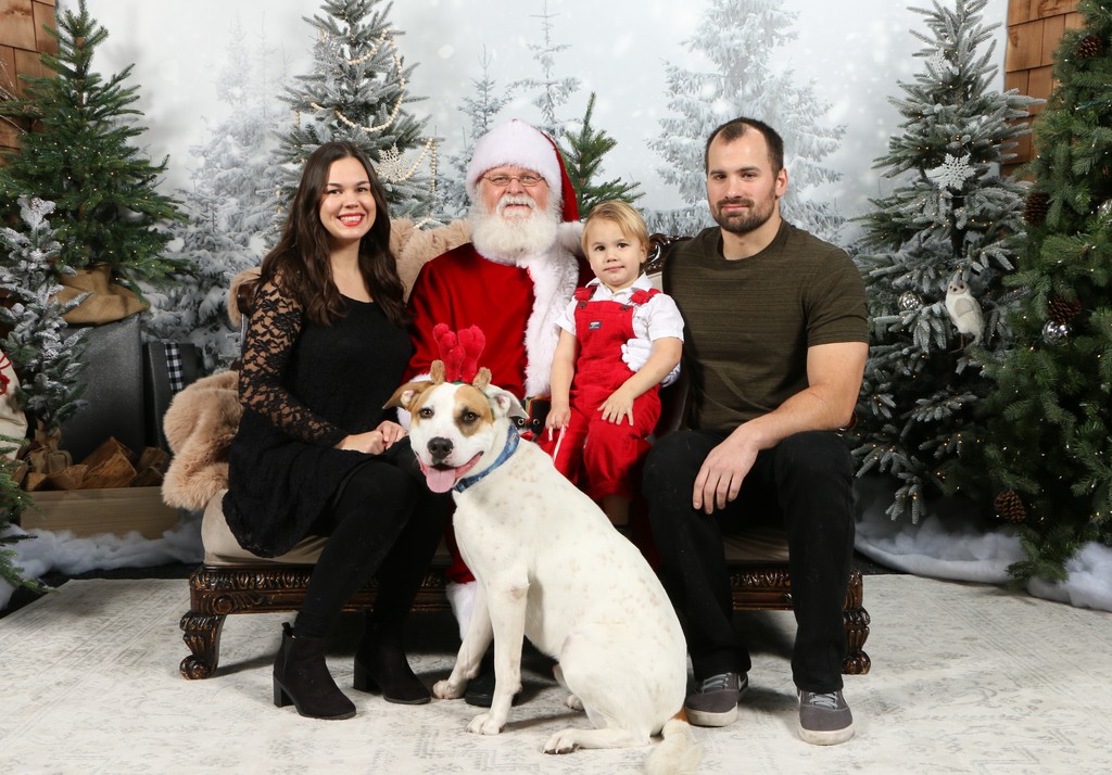 Pet Photos with Santa are back at #NNTC 
⁠
Tuesdays and Thursdays all season long!⁠
⁠
Book through online booking at bit.ly/NNTCBookSanta to claim your spot before the season ends on December 24th! 
⁠
Pets must be on leash/under control at all times.⁠