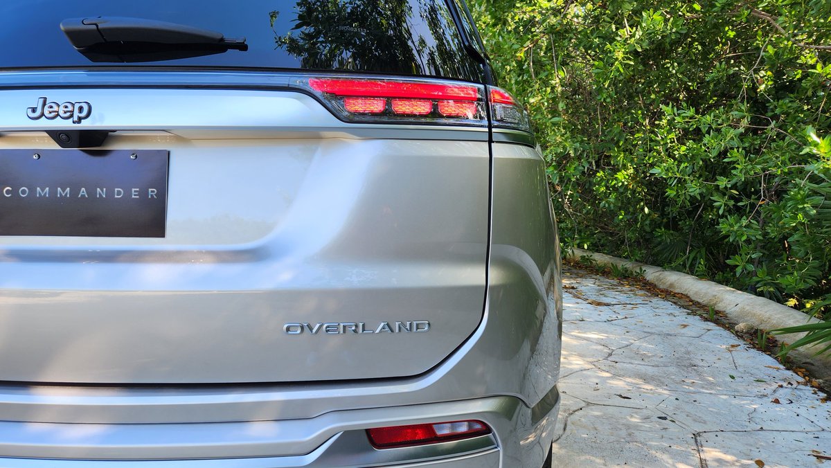 Acaba de llegar al mercado mexicano el nuevo Jeep Commander, un SUV para 7 pasajeros.

Viene con un motor 1.3L Turbo con 173 hp, transmisión automática de 6 cambios. Android Auto y Apple Car Play inalámbrico 

Precio $734,900 
  <a href="/StellantisMX/">Stellantis México</a>               ●|||||||●