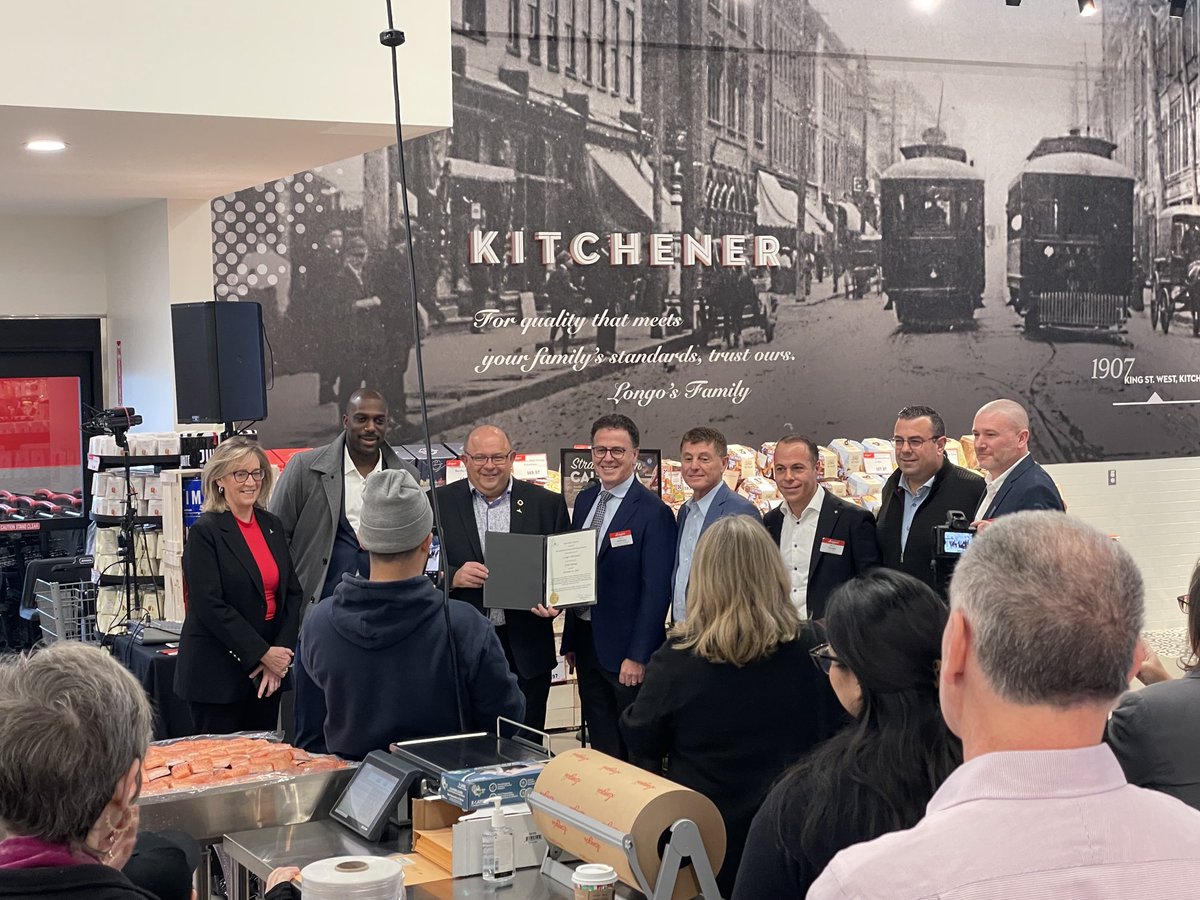 ⁦<a href="/berryonline/">Berry Vrbanovic</a>⁩ ⁦⁦<a href="/LongosMarkets/">Longo's</a>⁩ the 40th Longo’s Market store building in Kitchener opened at 7am today. Welcome to Kitchener to the Longo Family! #teamkitchener