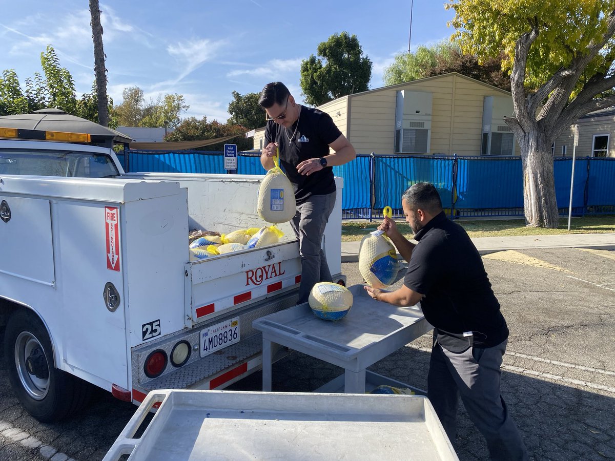 Thanksgiving is coming up - you know what that means? 

It’s the season of giving 🍂

A few coworkers from our Van Nuys location helped out in donating 21 hams and 21 turkeys for the families of the Grandparents As Parents!

<a href="/ONEgenCares/">ONEgeneration</a> 

#thanksgiving #holidays #aeroplex