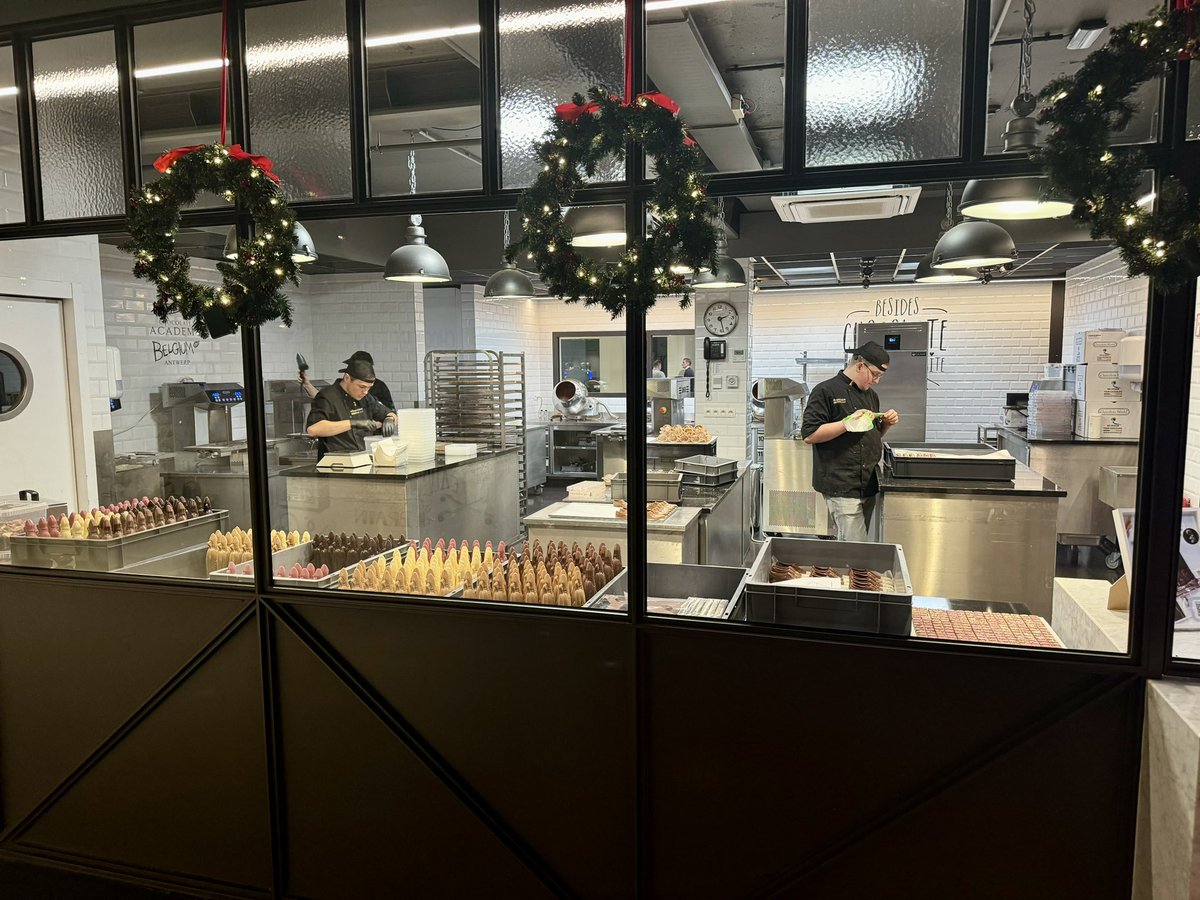 Like chocolate? 🍫

You HAVE to visit Chocolate Nation in Antwerp — The largest Belgian chocolate museum in the world!

We absolutely loved this immersive museum that took us on a journey from cocoa tree to the finished product 🤤

#AccessibleAdventures