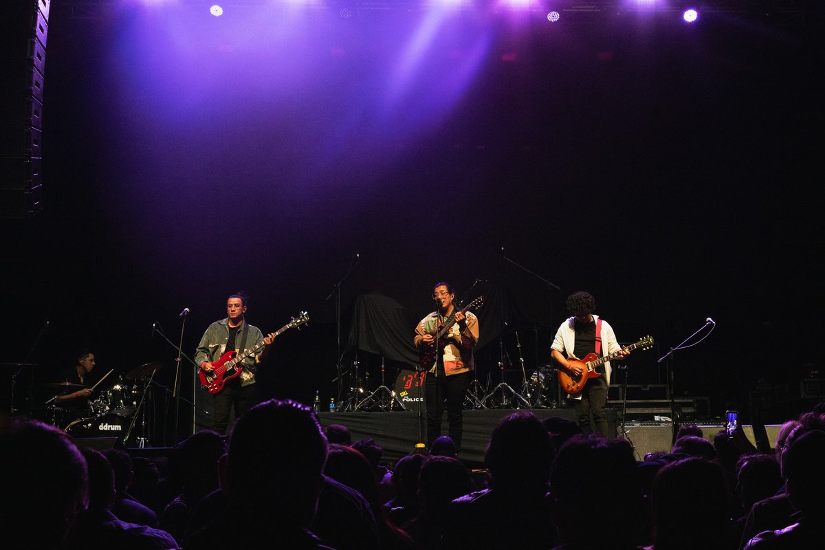 lekelmb's tweet photo. Estas son unas fotos de nuestra apertura a Call the Police @AbrilRecords https://t.co/dmAVu94V39