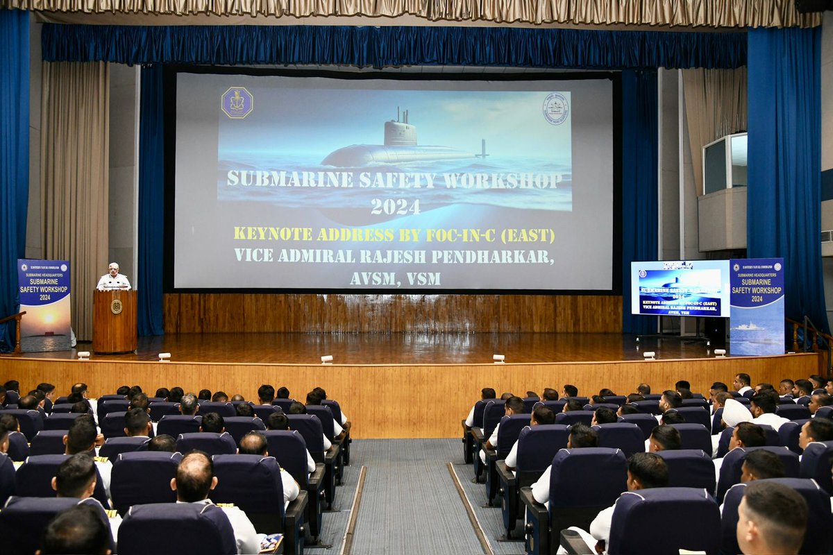 PRO_Vizag's tweet photo. VAdm Rajesh Pendharkar, FOC-in-C #EasternNavalCommand, delivered the keynote at the Submarine Safety Workshop on 20 Nov 24 in Visakhapatnam. He stressed the importance of operational efficiency🎯, safety 👷&amp; a strong safety culture⚠️ #IndianNavy #SubmarineSafety #RunSilentRunDeep https://t.co/zv4bGfZcLr