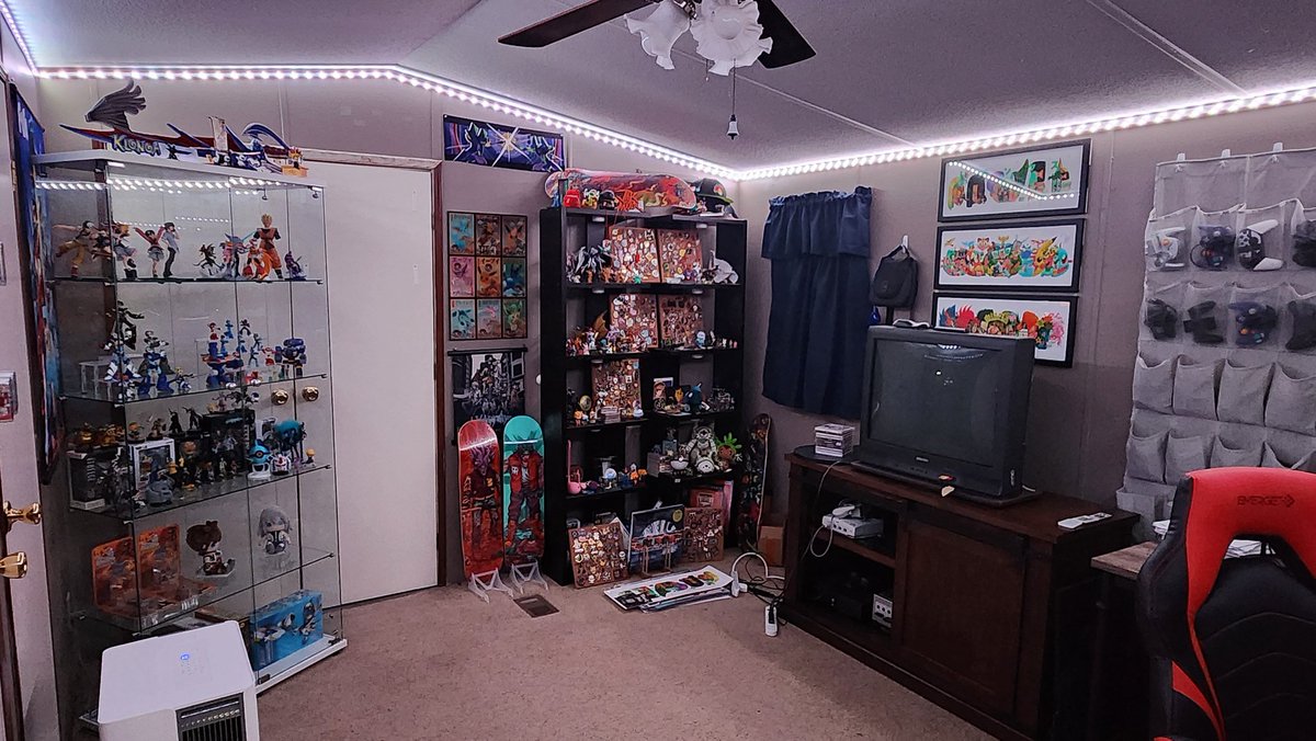NekuSlasher's tweet photo. Got bored last night, so decided to finally clean my place up. I still gotta vacuum and clean the counters, but overall super happy with the results! https://t.co/EDwRmbyl0k