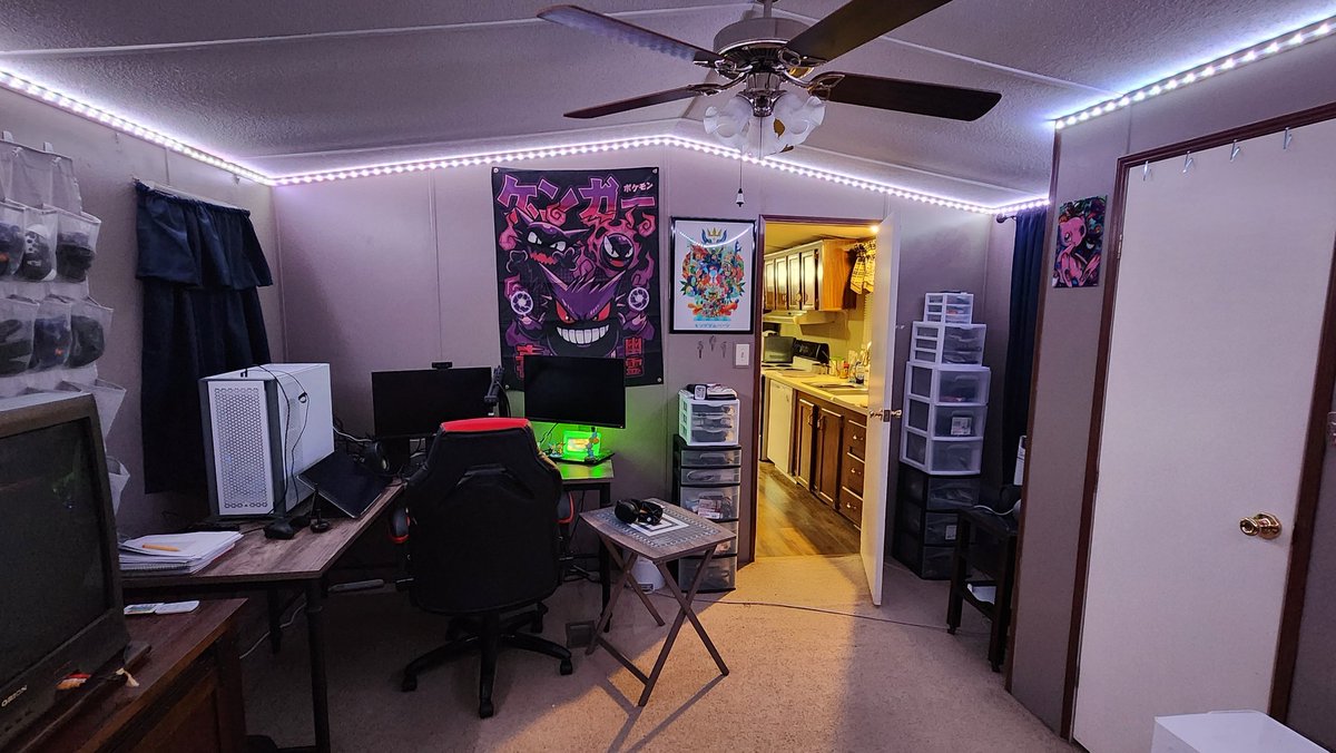 NekuSlasher's tweet photo. Got bored last night, so decided to finally clean my place up. I still gotta vacuum and clean the counters, but overall super happy with the results! https://t.co/EDwRmbyl0k
