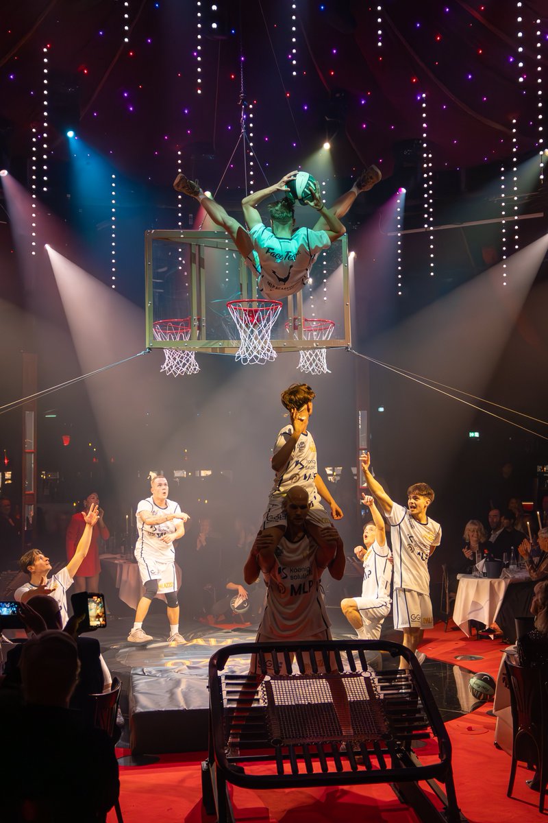 Face Team tweet media