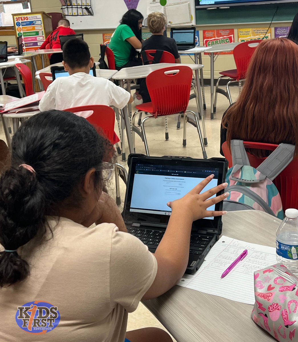 #PathwaysToProficiency in action! 💥
#KidsFirst coach Kacy Pierce supports Ms. Hilley's 6th-grade math class at Douglas Middle School. #KidsFirstAlways #HappyToBeHere