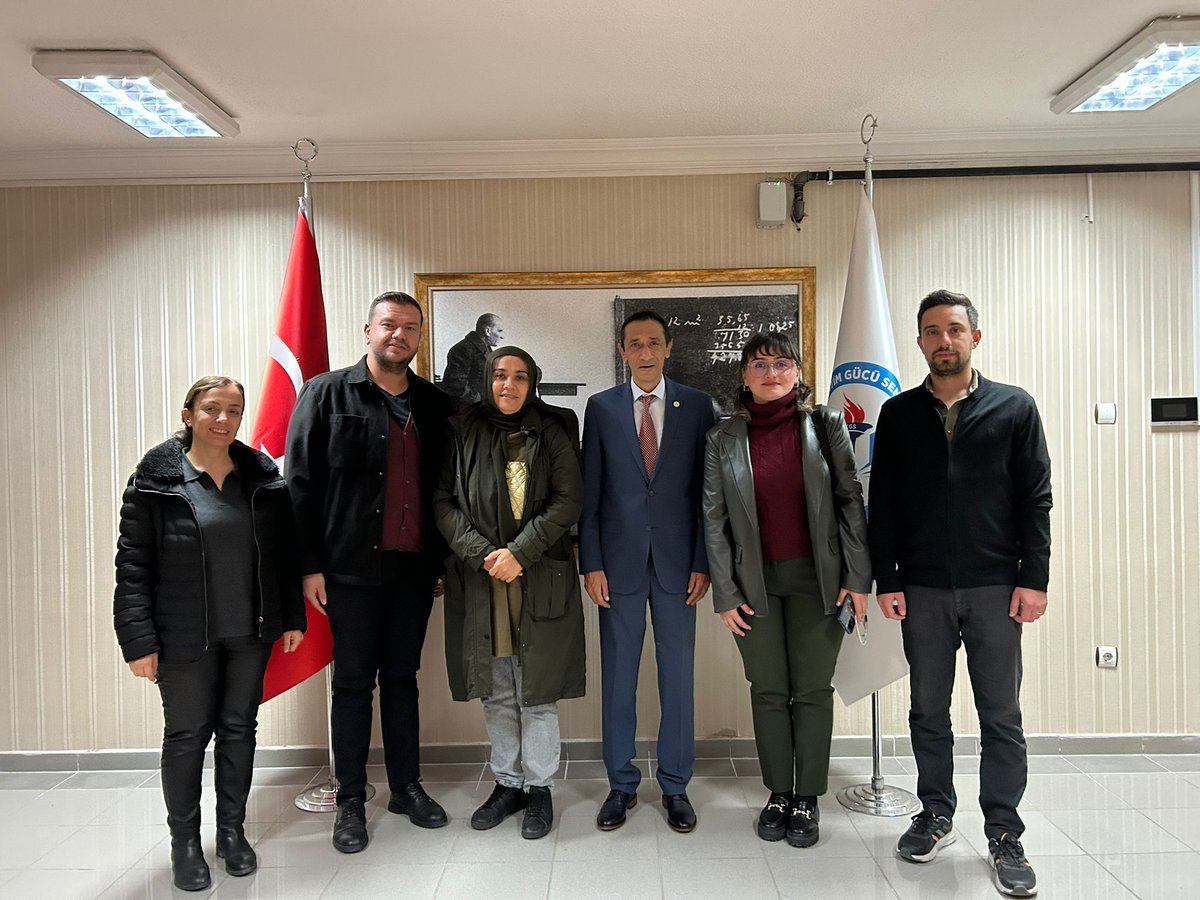 Ankara'da görev yapan PİKTES öğretmenlerimiz, sendikamızı ziyaret ederek bizlerle buluştular. Bu anlamlı ziyarette, öğretmenlerimizin karşılaştığı sorunları ve önerilerini dinledik. Birlikte geleceğe dair adımlarımızı belirledik ve çözüm odaklı bir yaklaşım benimsedik.
