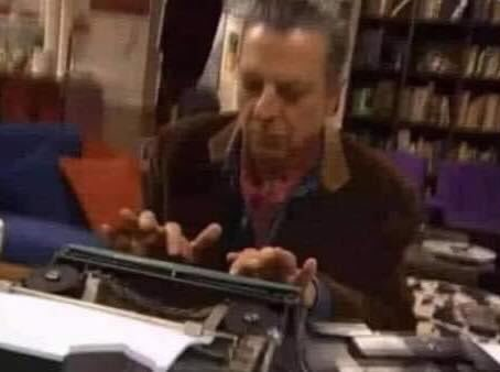 yo tuiteando la letra de la canción conforme la estoy escuchando