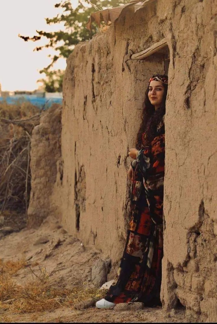 مريته داره اهواي..وشتم بالحجار
بالكي تخفت وتهيد ابروحي النار

قلمي