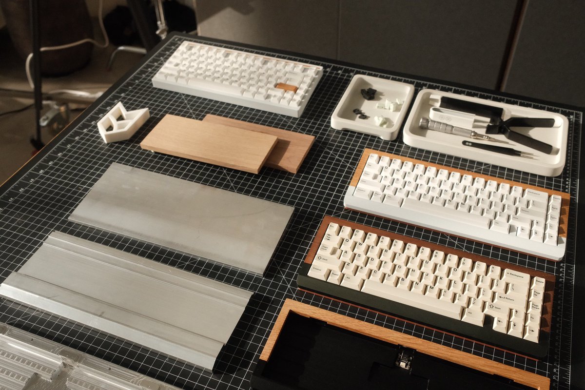 taehatypes's tweet image. Got to chat with @matthewencina about some of the design philosophies and creative constraints he explored with his first keyboard project in collaboration with @modekeyboards, the Encore, which is back in stock today for an encore with the Series 2.

Watch here:…
