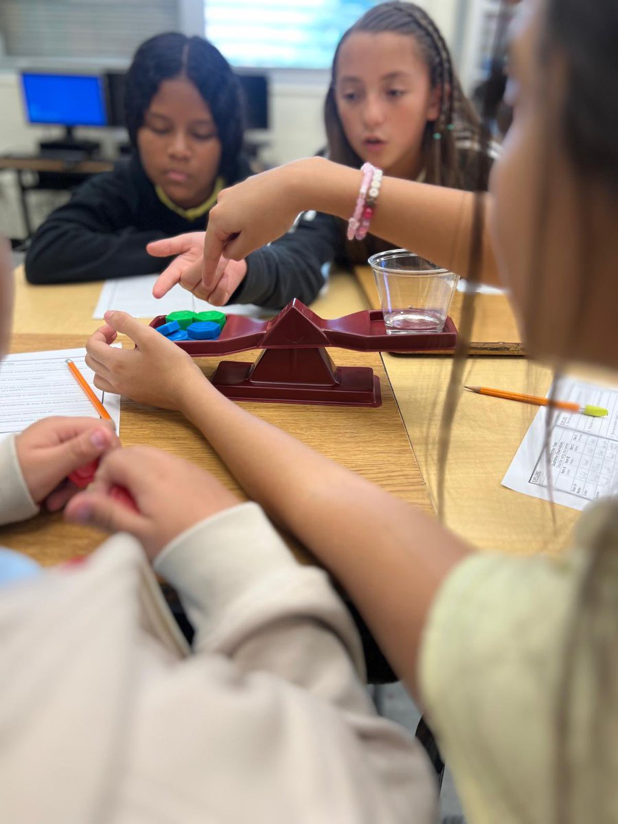 MDCPSSci's tweet photo. The best way for students to sharpen their observational and investigative skills is through hands-on labs. π₯Ό
At @FulfordElem our teachers are providing these opportunities with the support of our CSSβs @NoreydaCasanas.
#EnhancingK12ScienceMDCPS
@AileenVega123 @NestorEMarcia https://t.co/0PQAAHWayl