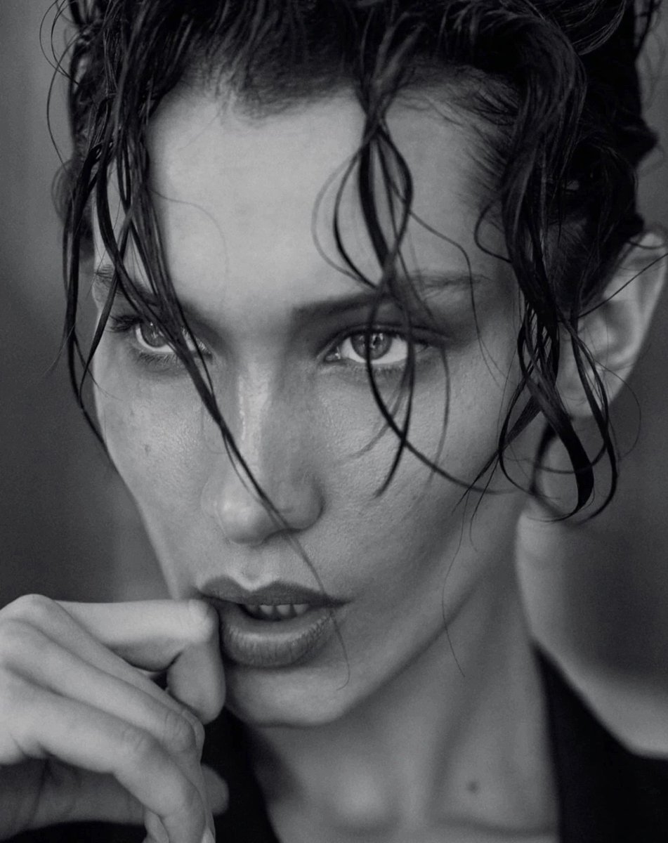 worlds_moda's tweet image. #flashbackWM (1/3)

#VOGUERUSSIA,
March 2019.
By #GiampaoloSgura

#BellaHadid