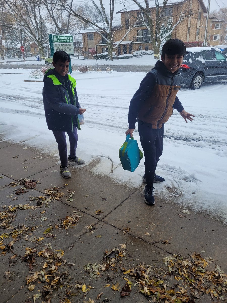 This is the first time they have seen and touched snow! Welcome to the Midwest! <a href="/Grebenor5B/">Christine Grebenor</a>
#BeEvergreen
#iBelonginEvergreen