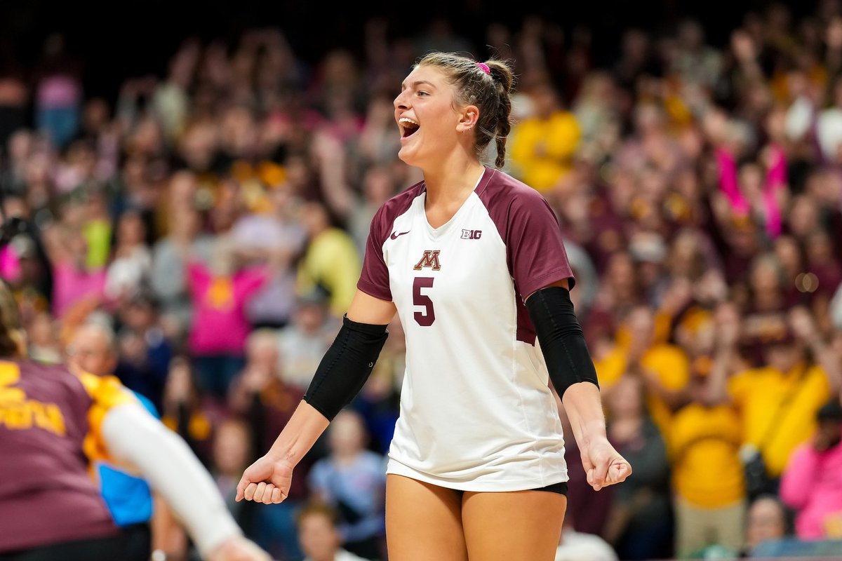 GopherVBall's tweet photo. One of the greatest to do it at the ‘U’ 〽️

-51 assists (season-high), 13 digs 4 kills, 2 aces at UW
-Now at No. 6 in assists at Minnesota (4,925)
-Moved up to No. 8 in digs (1,426) in Gophers history 

Mel has done anything and everything for our program. https://t.co/k6lH128bL1