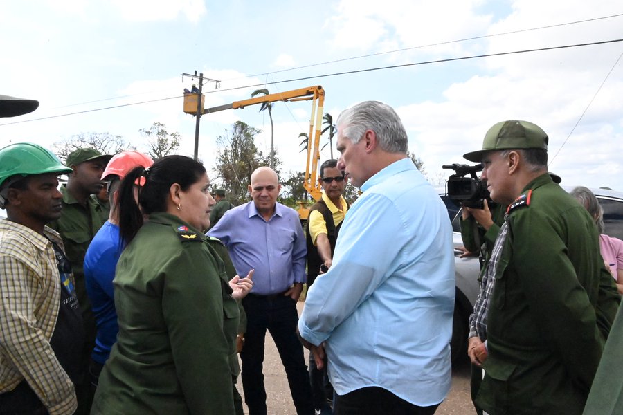| #Cuba 🇨🇺 #CanalCaribe |

Desde Los Palacios, en Pinar del Río, hasta Guanajay, en Artemisa, llegó en la tarde de este jueves el presidente <a href="/DiazCanelB/">Miguel Díaz-Canel Bermúdez</a>. 
 
🔗<a href="/PresidenciaCuba/">Presidencia Cuba 🇨🇺</a>