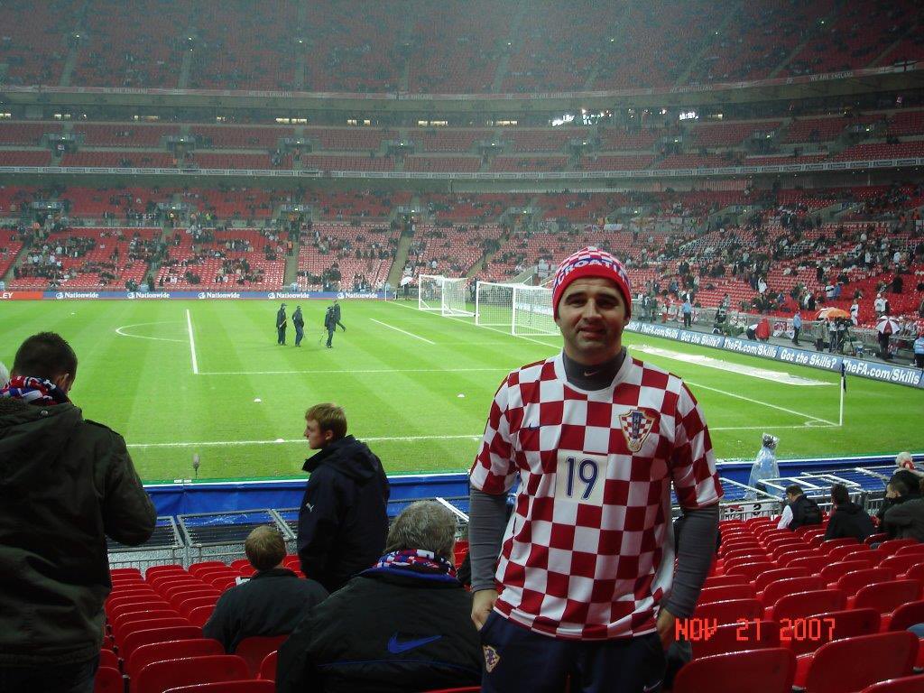 culdarko's tweet photo. Vjerovatno jedan od najsrećnijih momenata mog života ❤️🇭🇷 kada je Petrić zabio pobjedonosni gol na prepunom Wembliju za 3 2 
🇭🇷🇭🇷🇭🇷🇭🇷🇭🇷🇭🇷🇭🇷🇭🇷🇭🇷🇭🇷🇭🇷
#ItIsNOTComingHome https://t.co/q7oRLAC0IQ