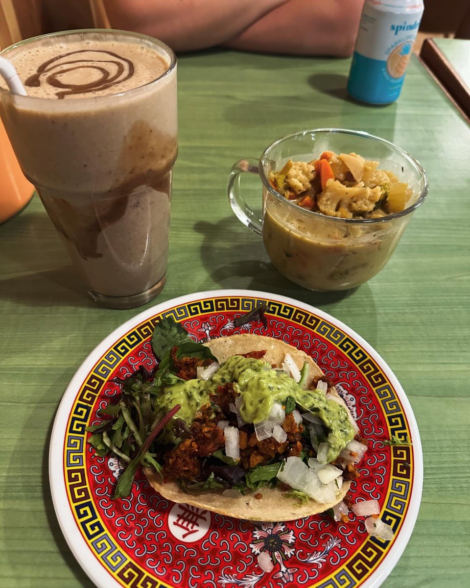 duluthloves's tweet photo. Went to @juicepharm_ last week &amp; found out they do $3 tacos on Tuesdays 🎉  had the soup &amp; smoothie special &amp; it was all delicious! https://t.co/bxE94Qhrx4