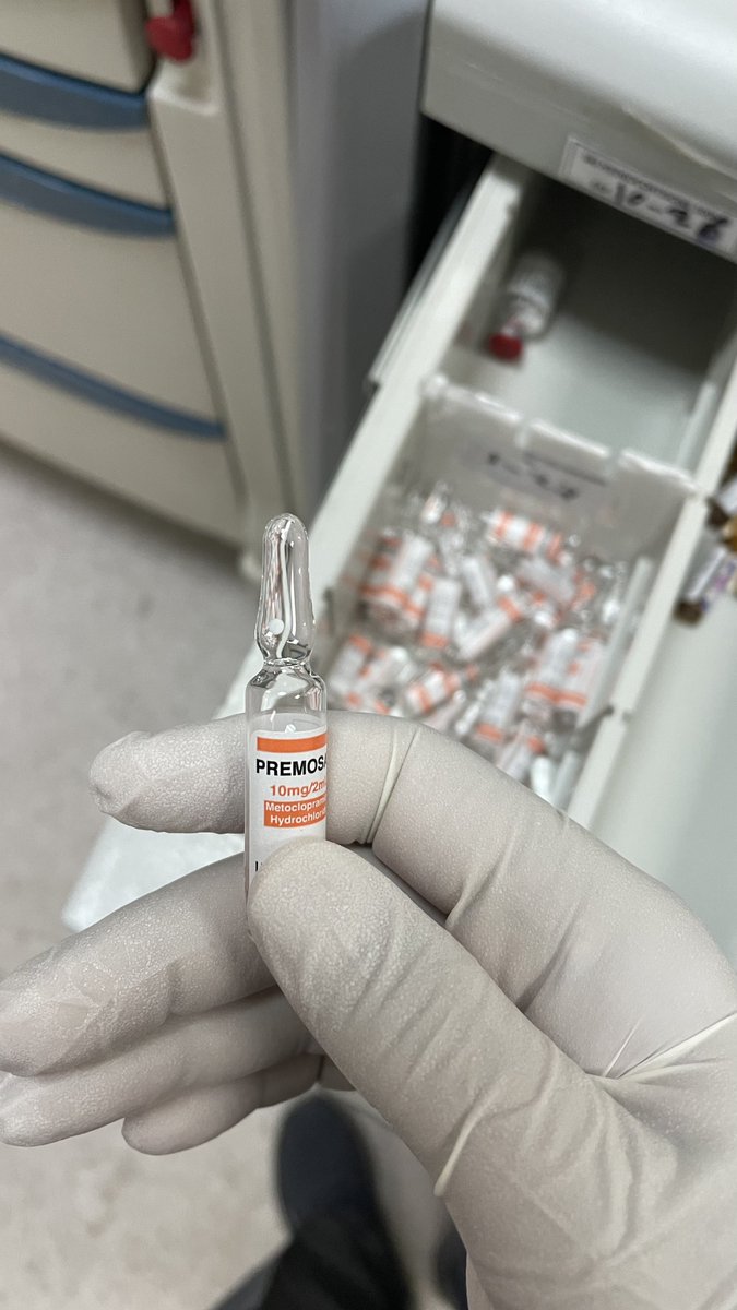 K_aljunifi's tweet photo. metoclopramide :  

مضاد للقيء، ماينعطى دايركت iv لازم يُحل ب
50-20 normal saline، 
اذا انعطى دايركت iv وش ممكن صار؟ المريض يصير  agitation يصرخ ، يهلوس ، دوخة، دقات قلب سريعة وصعوبة بالتنفس . https://t.co/8TaTyYfeJm