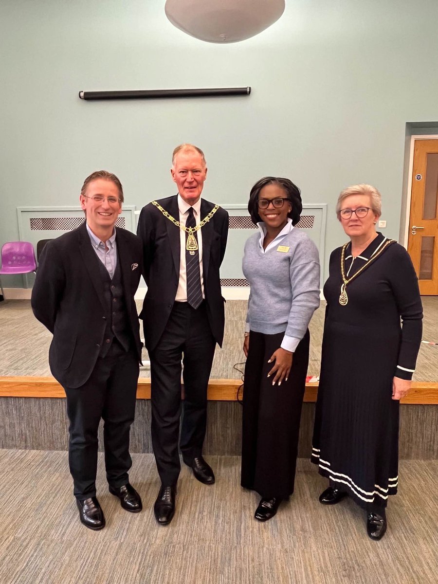 samdwebber's tweet photo. I learned about the excellent work of the Bromley Dementia Friendly Community @BromleyDFC today at Community House. 
Heard from @MayorofBromley0, @ageuk, @SELondonICS, @OneBromley and met @BromleyRotary and others. 
Do check out the new website: https://t.co/6HZ9SLkr1H https://t.co/droiv9jkeY