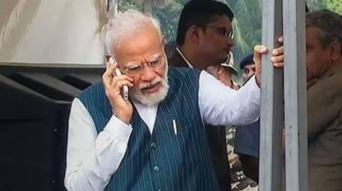 Hiteshkahar16's tweet photo. जानू तुम अपना BP ना बढ़ाओ 

अडानी भैया के लिए मैं करती हूँ बाइडेन से बात😂😂😂🤣🤣 #BJP #Congress #NarendraModi #GautamAdani  #MukeshAmbani #PoliticsLive #Sad #Indian #Brashtachar #barbad #Indian #Instagram https://t.co/pyIz1NjMYw