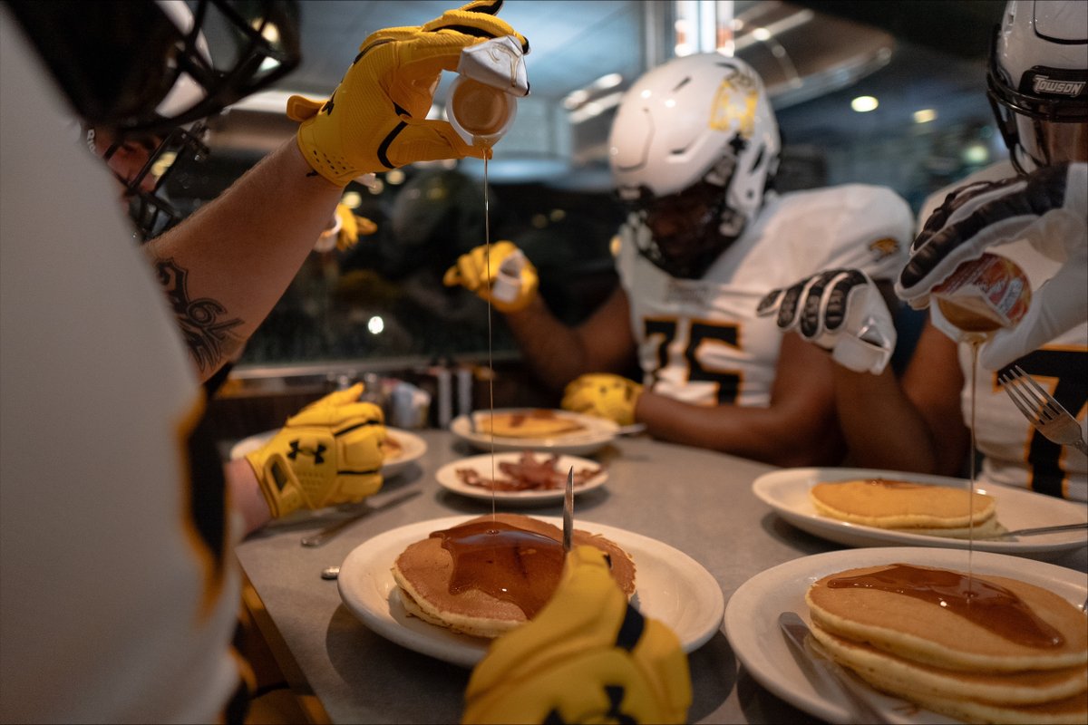 5/5 OL recommend the pancakes

⚪️⚪️🟡

#GohTigers | #ARETE