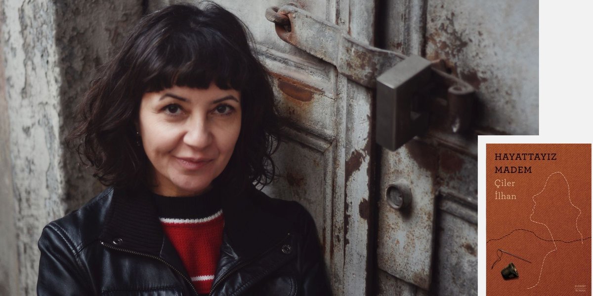 ABDULLAH EZİK – Hayattayız Madem'in kesişen yolları:
Çiler İlhan, Hayattayız Madem’de merkezine aldığı göç konusu üzerinden hareket ederken farklı zaman aralıkları ve coğrafyalarda dolaşmaktan ve günümüzü de derinden etkileyen bu büyük krizin bütün bir insanlığın krizi olduğunu